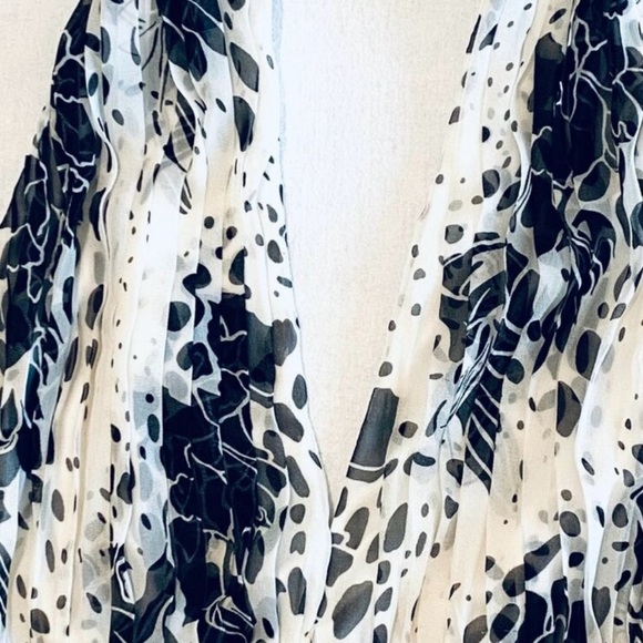 Tadashi silk halter dress Women’s 12 black white midi floral cocktail pleated. - Picture 9 of 14